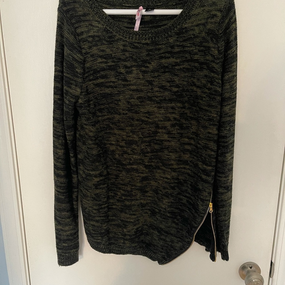 Sweater - Picture 2 of 5